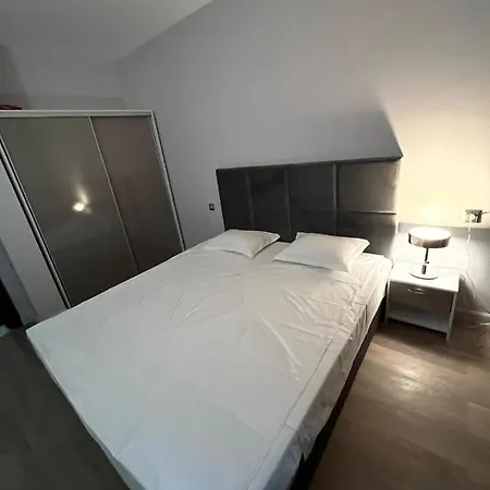 Apartment Gia Waterfront *