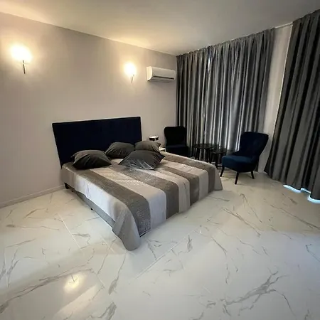 Gia Waterfront Apartman